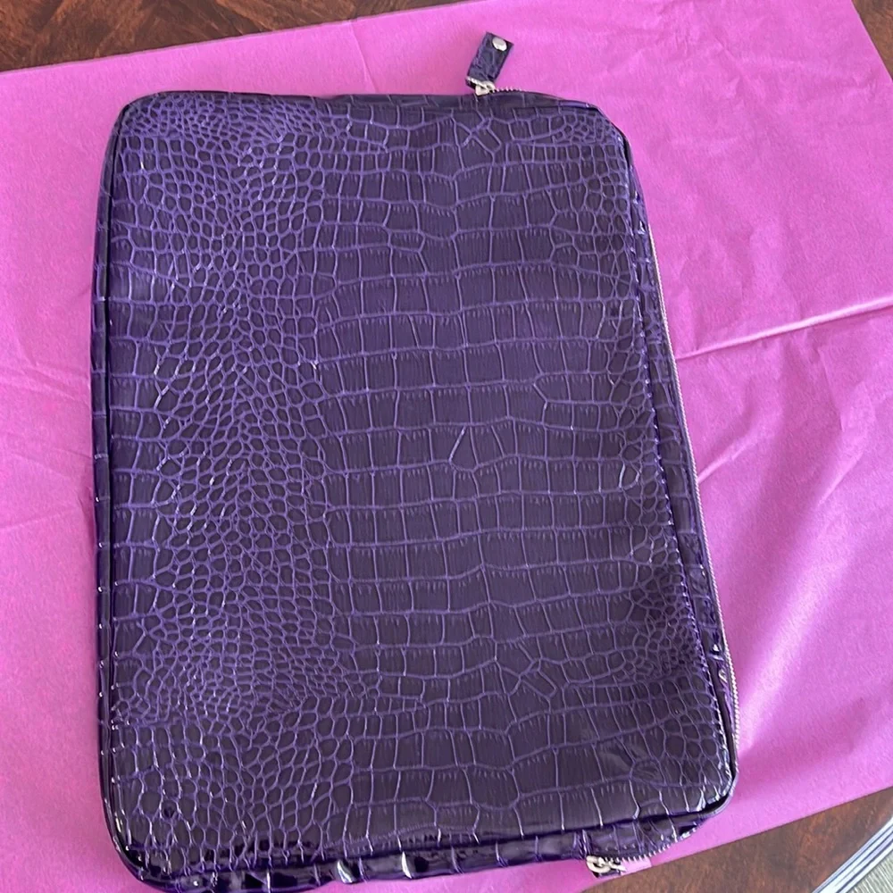 Laptop case (purple)